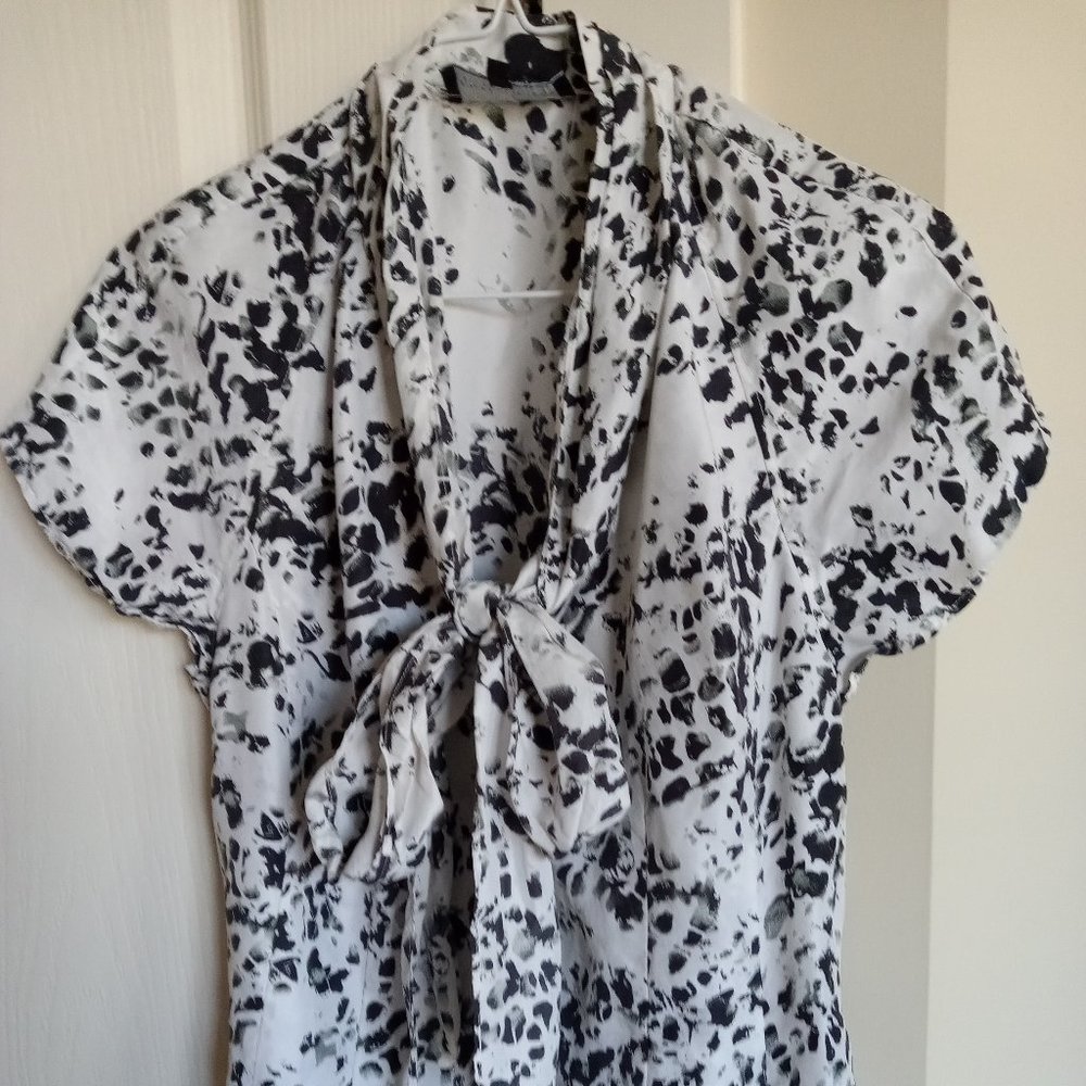 Jones New York silk sleeveless top with bow